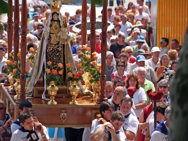 Veneras a María ¿Qué dice la Biblia de venerar a alguien?