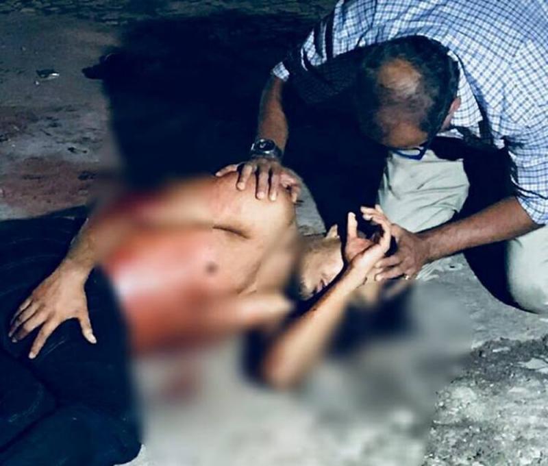 Asaltante baleado por policía pide oración de pastor antes de morir