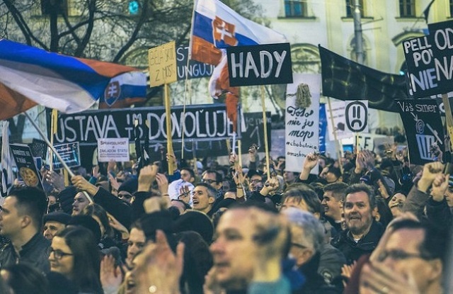 Cristianos protestan por un país decente en Eslovaquia