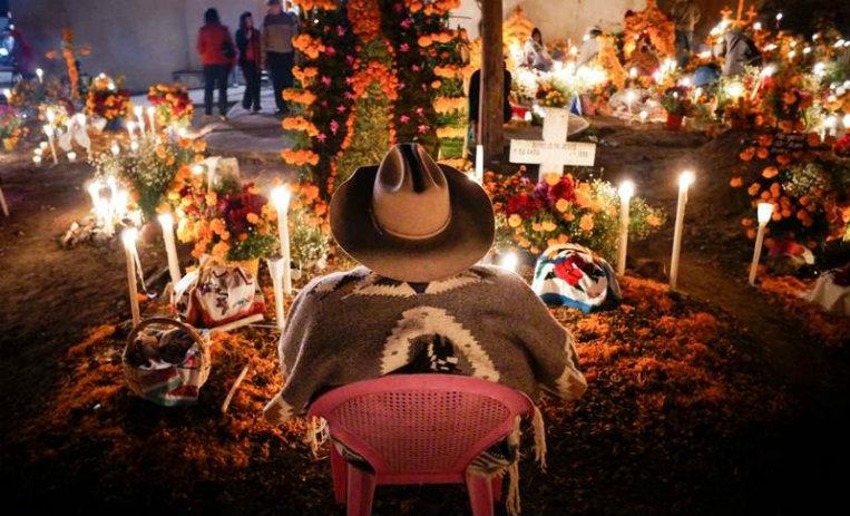 Pastor: “Cristianos no deberían orar por los muertos”