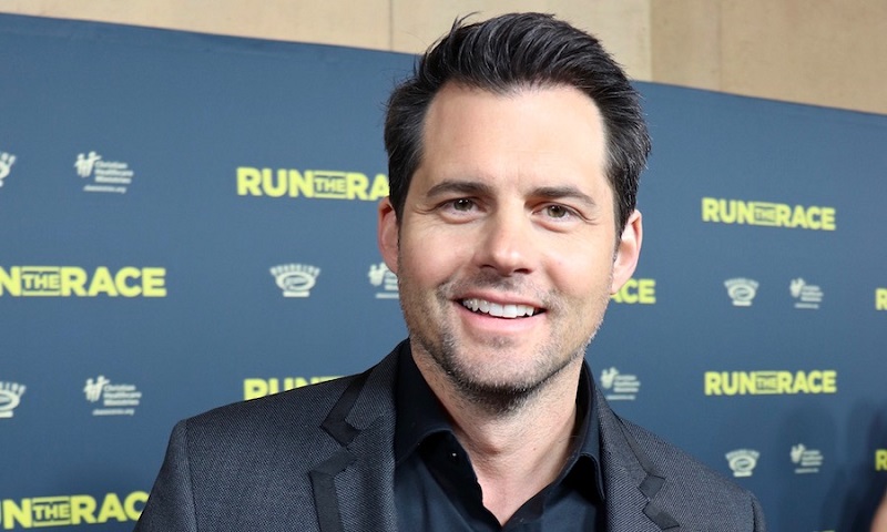 Actor de Hollywood se entrega a Jesús tras sobrevivir a explosión