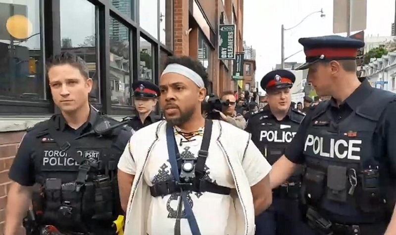 Arrestan a Pastor por predicar a homosexuales en Canadá
