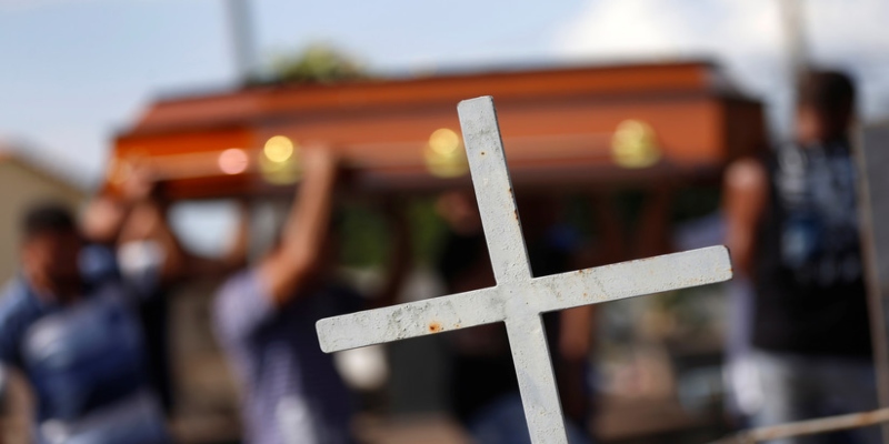 25 personas aceptan a Jesús tras la resurrección de un hombre